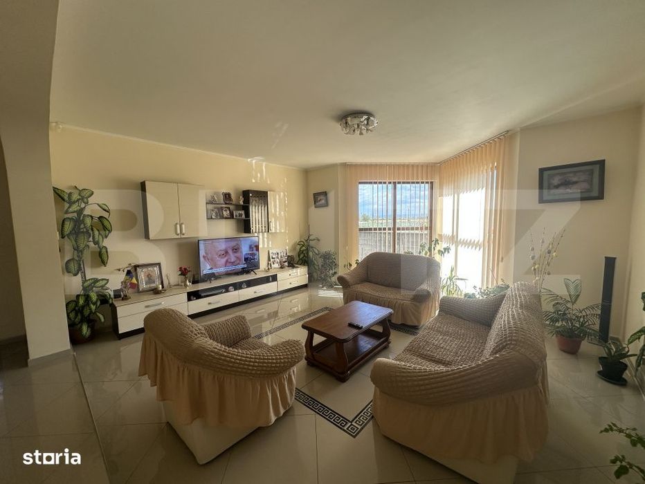 Casa spatioasa cu etaj, teren generos si livada, Zona Paulesti