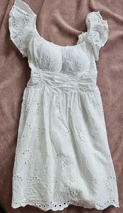 Нова рокля не е носена