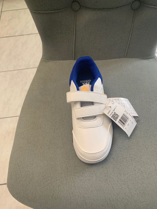 Adidasi Incaltaminte