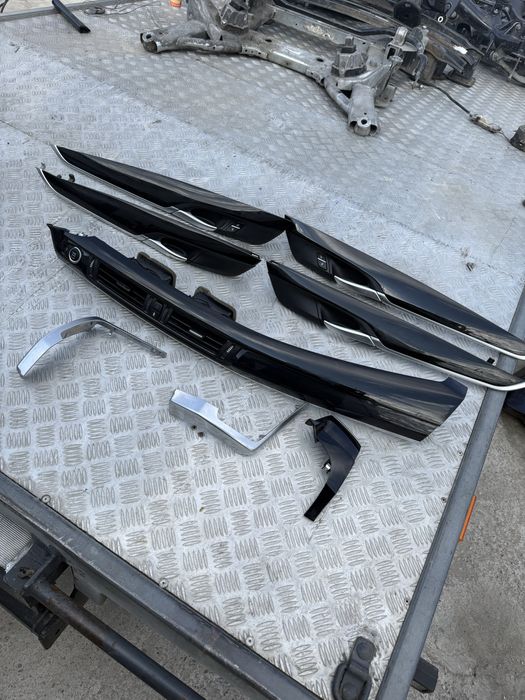 Интериорни пиано лак лайстни бмв х6 ф16 bmw x6 f16 лайстни табло ф15