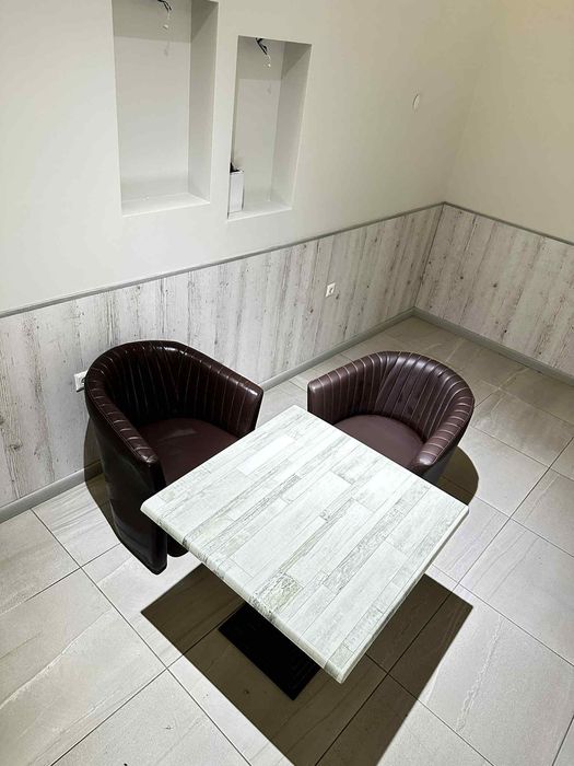 Тапицирани кожени столове