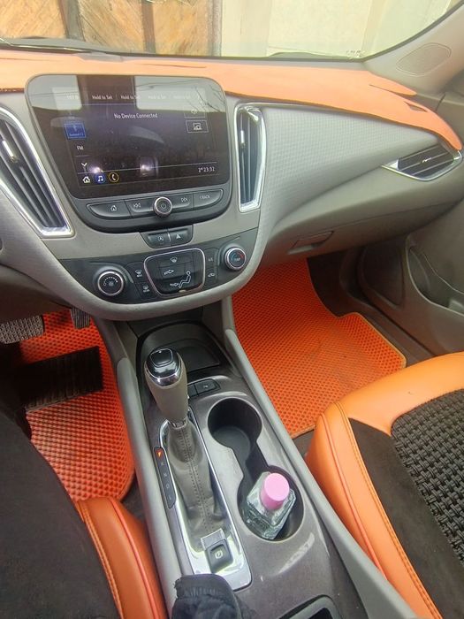 Malibu  turbo sotiladi