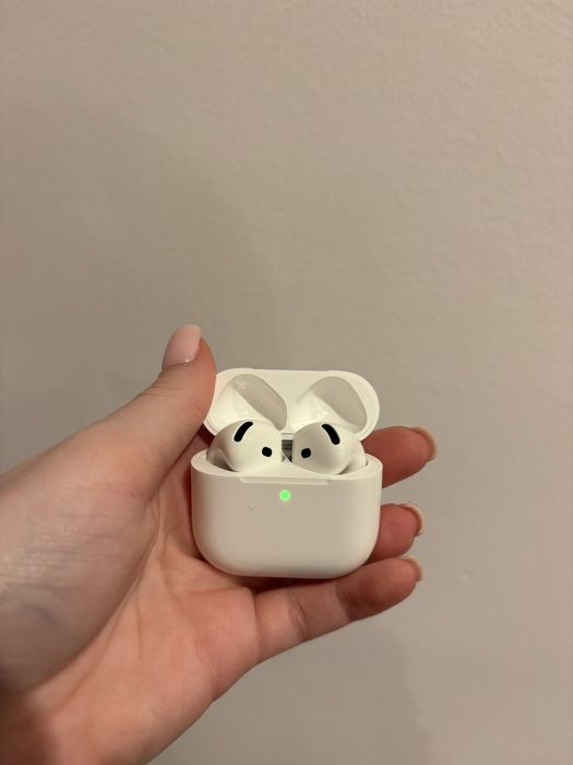 Слушалки AirPods 4