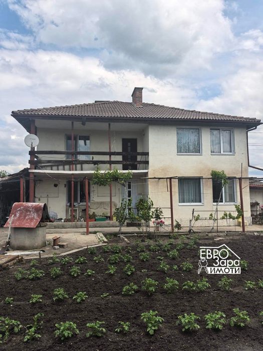 Масивна къща с гараж за продажба в село ОПАН