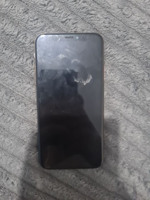 Айфон xs не включается,