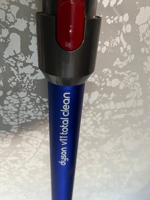 Vand aspirator fara fir Dyson V8