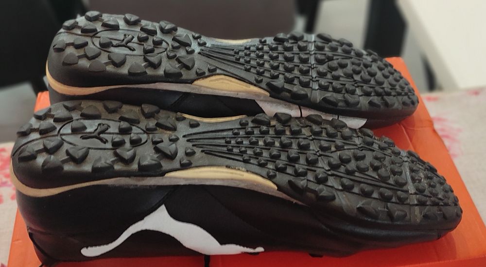 Pantofi de fotbal