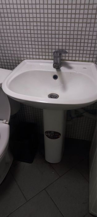 Продается 2 Раковины для ванной