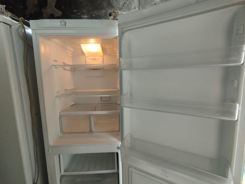 Продам холодильник Индезит