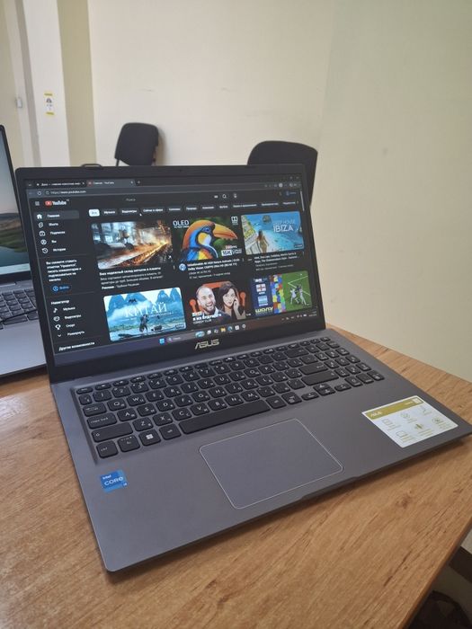 Asus X515EA i3-11/8gb/240gb