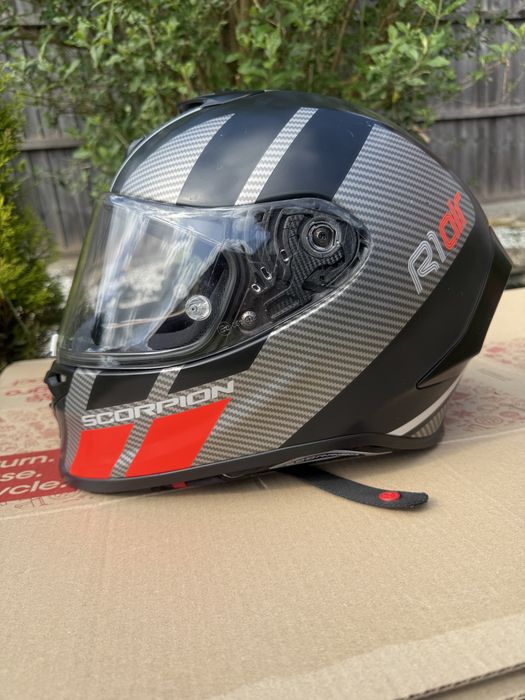 Каска Scorpion Exo R1 Air Carbon
