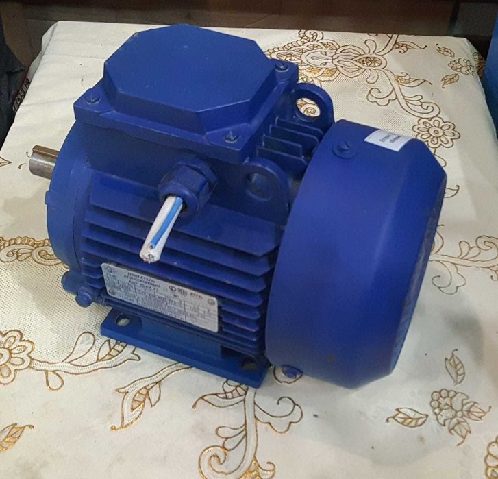 Продам  асинхронный двигатель
