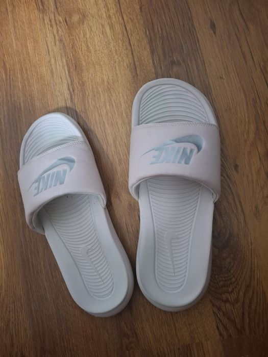 Nike джапанки 41 номер.