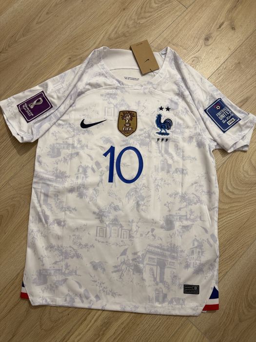 Tricou de fotbal  Nike Franta nationala Kylian Mbappe 10 marime M nou