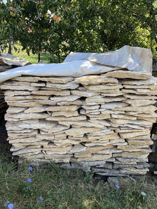Vând piatra de munte ‼️(50mp pătrați )