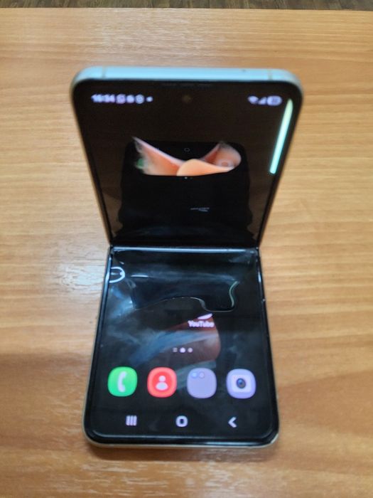 Samsung Galaxy Z Flip3