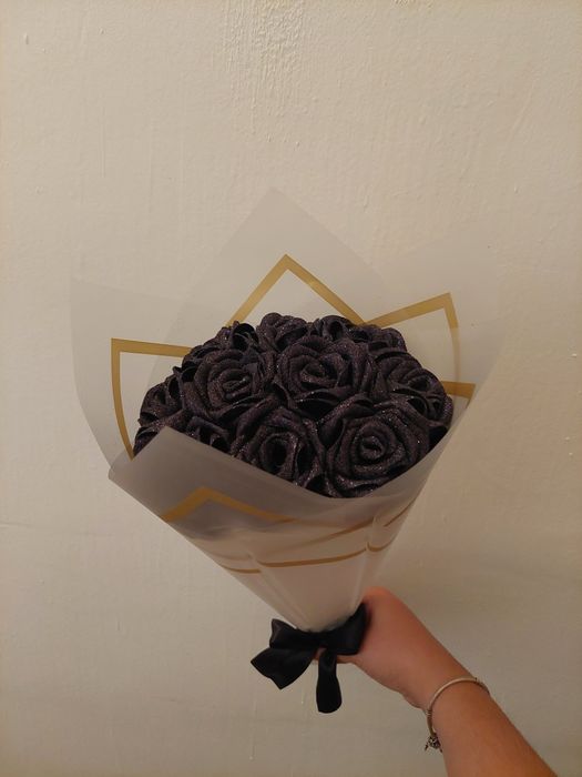 Букети от блестящи вечни рози