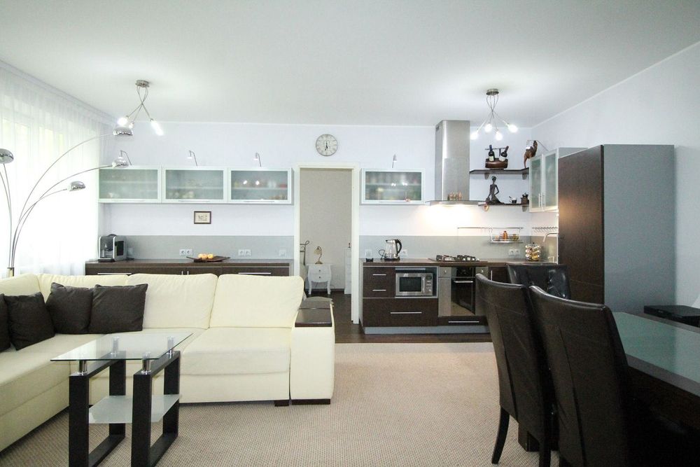 Тристаен апартамент в Овча купел