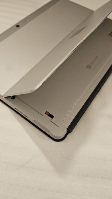 Microsoft Surface Go 3 / i3-10100Y / 8 GB RAM / 128 GB SSD