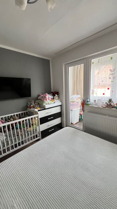 Vând apartament cu două camere în 8 Martie +garaj+ parcare în fața blocului