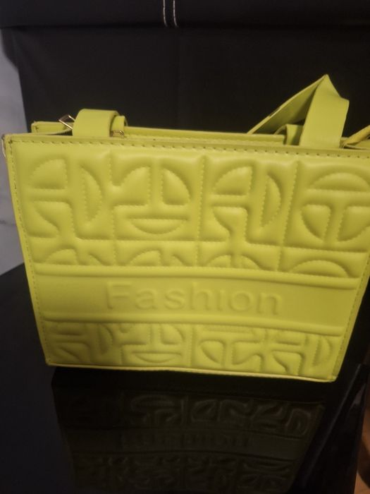 Дамски портмонета и чанти нови