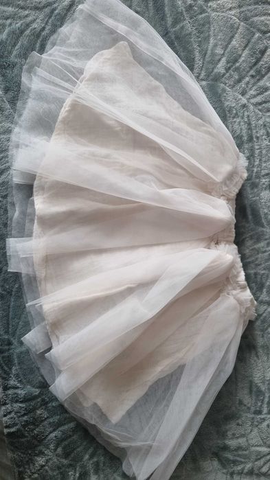 Рокли,панталонки,пола и дънково яке Zara ьа 5-6г годишна госпожица