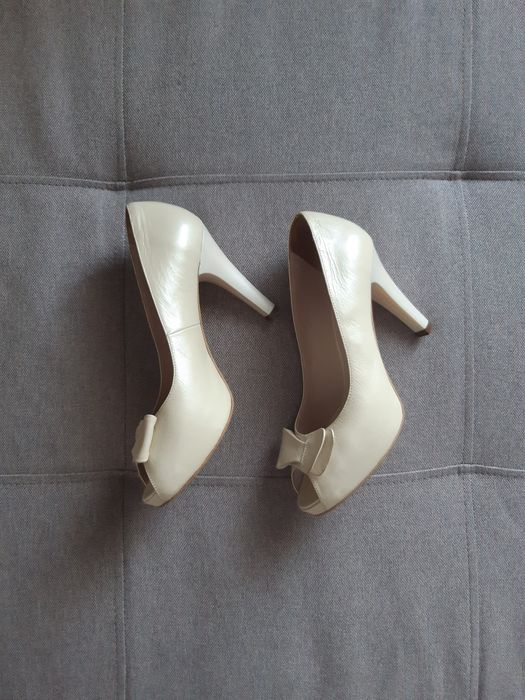 Pantofi crem din piele 35 / 36