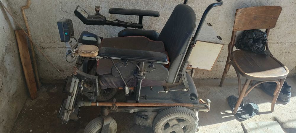 Инвалидна електрическа количка