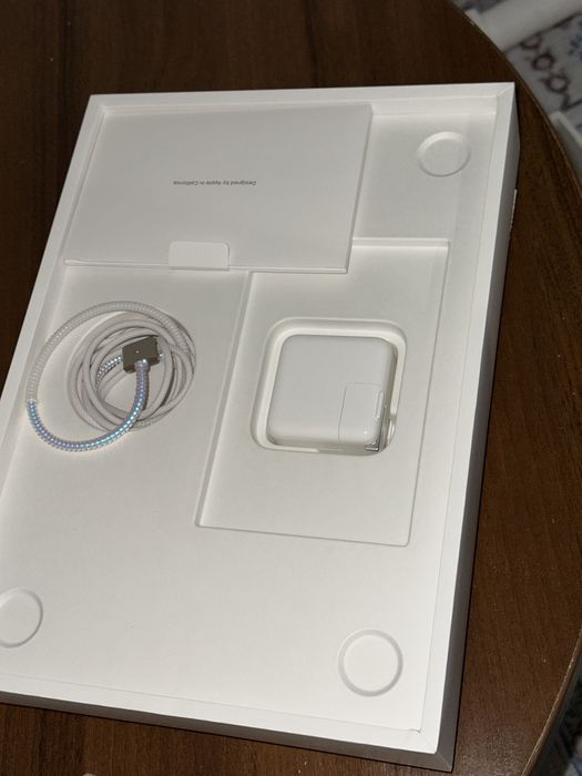 MacBook Air M3 2024 8/256 — 100% батарея, идеал