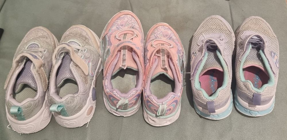 Papuci Skechers marimea 25