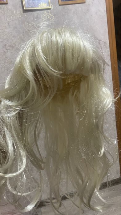 Парик белый с челкой