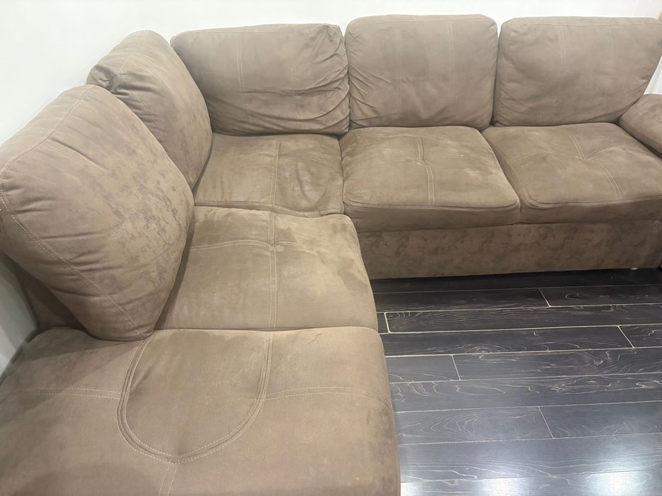 Продавам ъглов разтегателен диван