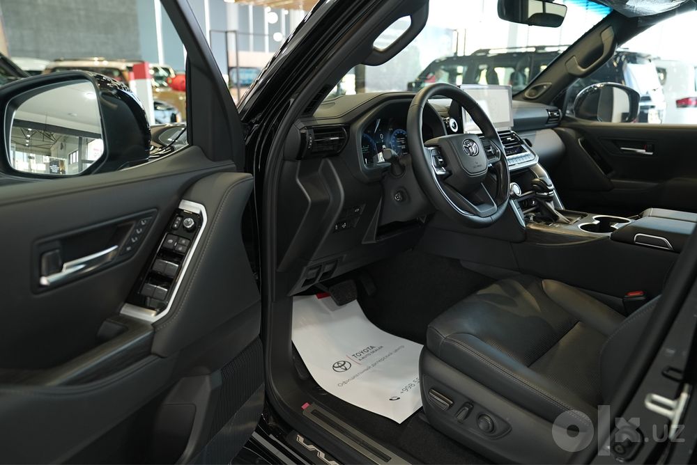 Toyota Land Cruiser 300 hybrid