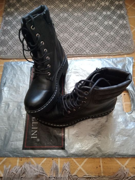 Дамски боти чисто нови от изкуствена кожа