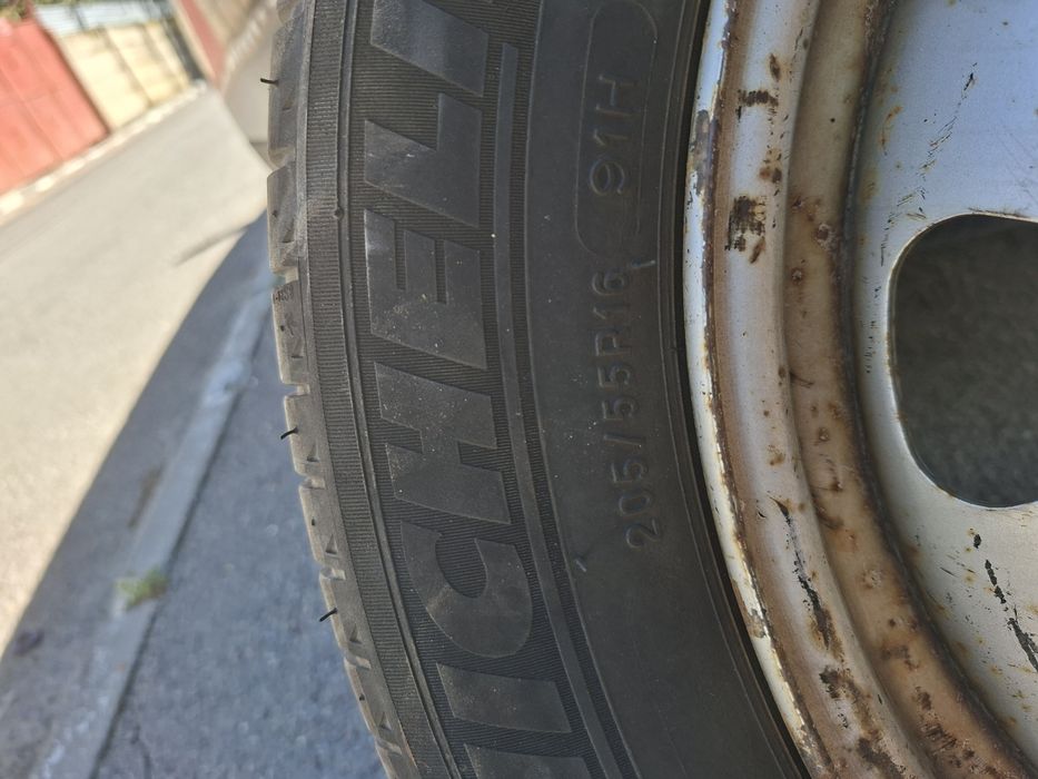 Vând roata 205/55/R16