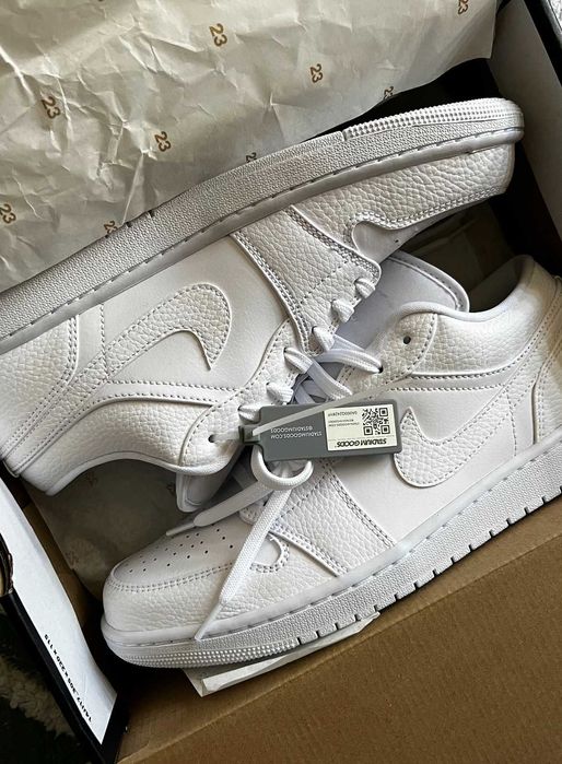 Nike Air Jordan 1 Triple White