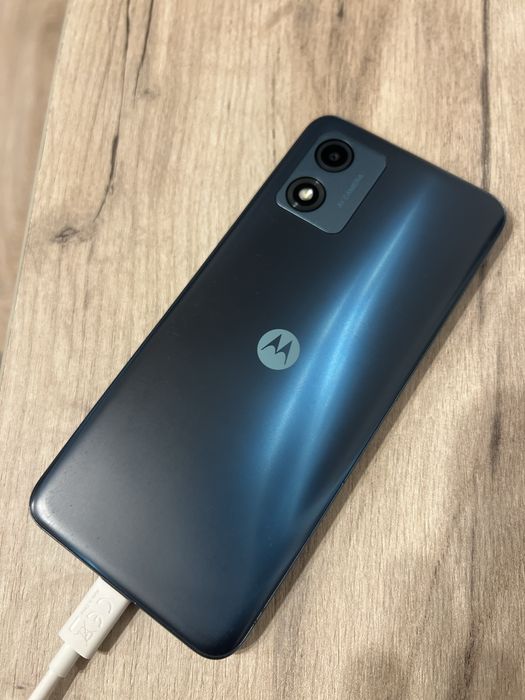 Vând Motorola E13