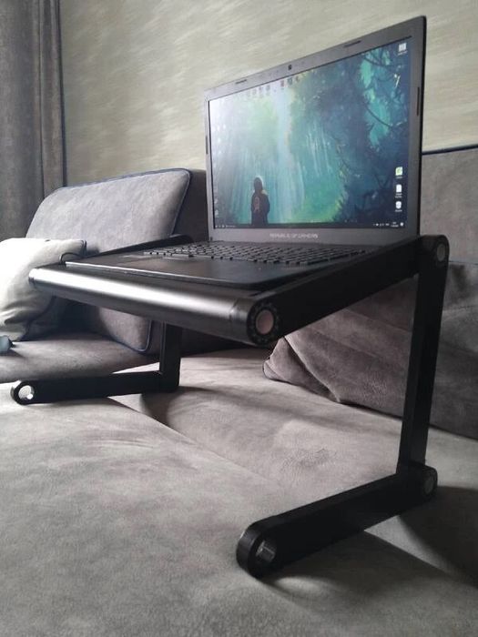 Подставка под ноутбук с охлаждением.