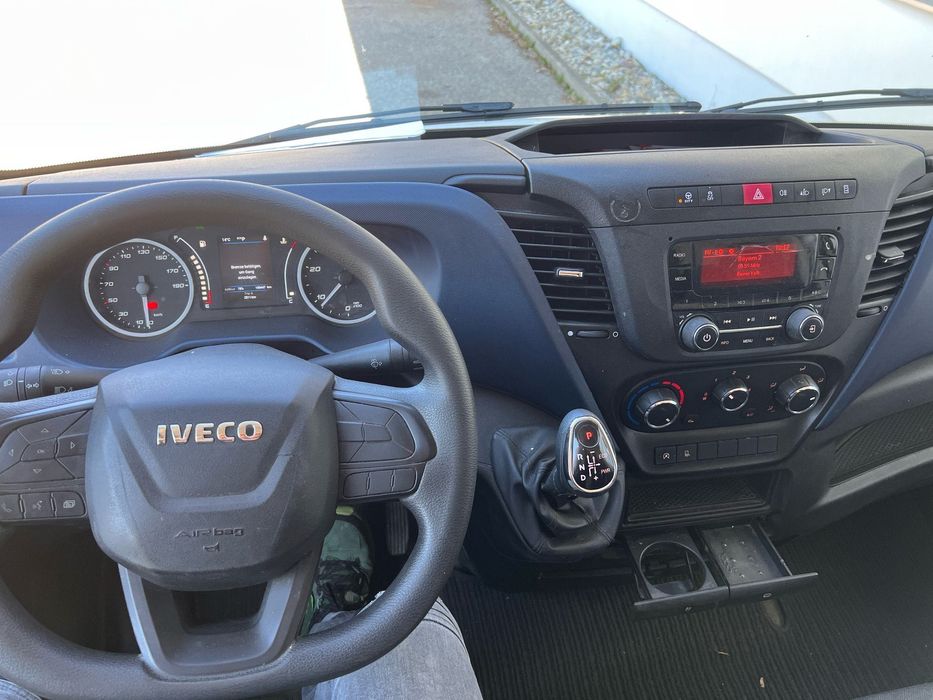 Închiriez duba Iveco Daily Automat, clima – mutări / transport marfă