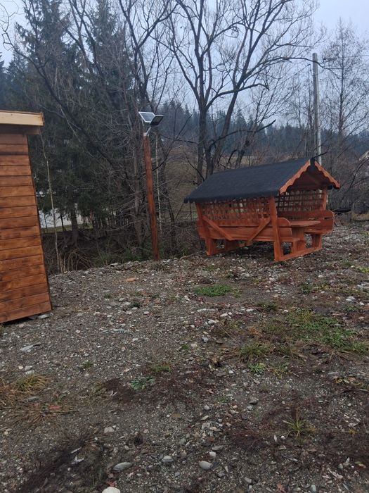 Vând foișor și leagăn