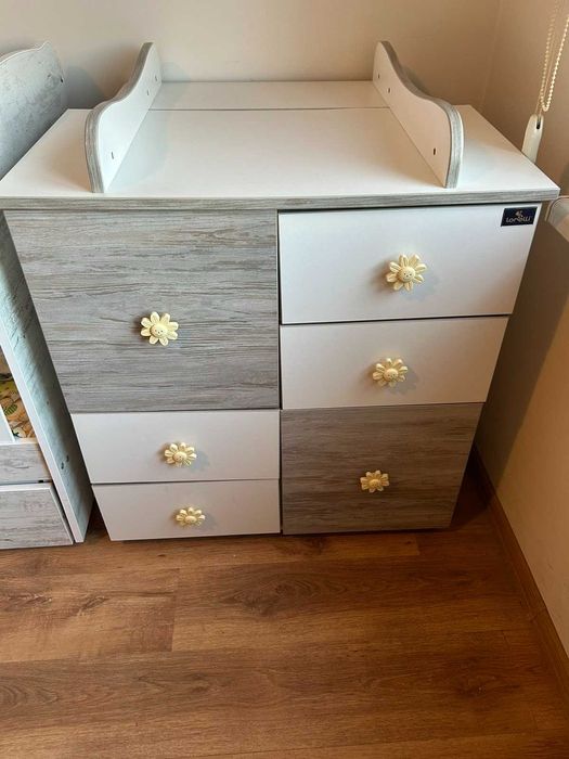 Детска кошара и скрин за дрехи комбиниран с повивалник