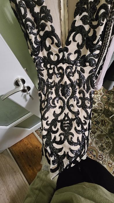 Стилна рокля с паети