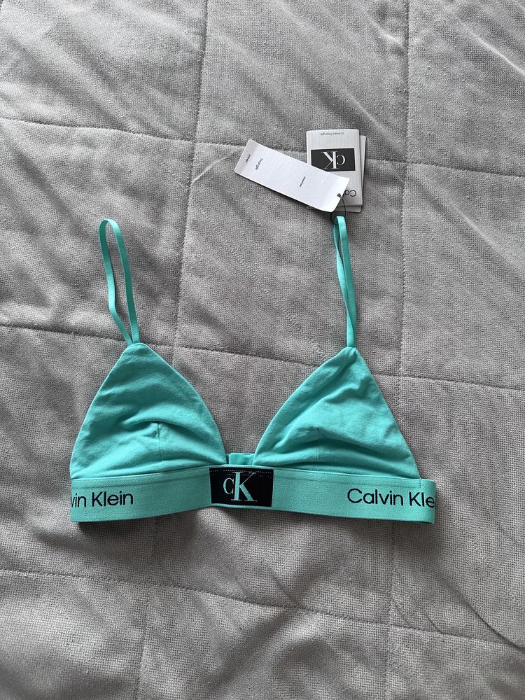 Нижнее белье Calvin klein: 4 000 тг. - Трусы Астана на Olx