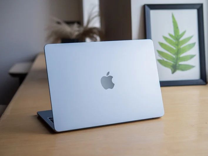 Macbook air 13 m4 16/256