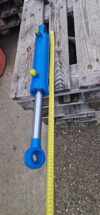 Cilindru hidraulic plug reversibil preț 550 lei se poate trimite prin