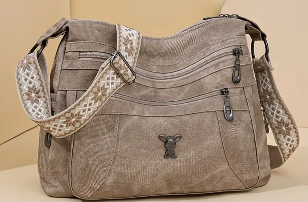 Нова ЧАНТА с много прегради и ципове  30/25/11 см