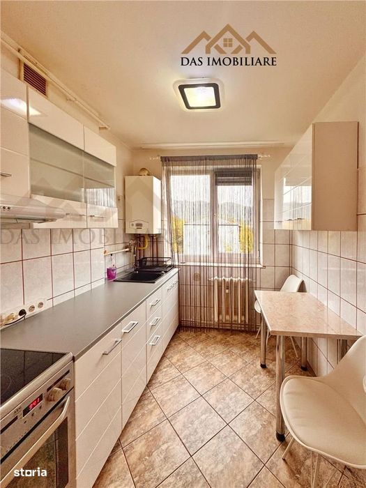 Apartament 2 camere, ultracentral, etaj 3 din 4 — fotografia 3