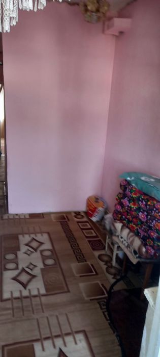 Уй сотилади кирпичныйда 4-етажли домни 2-етажида 2-хонали уй