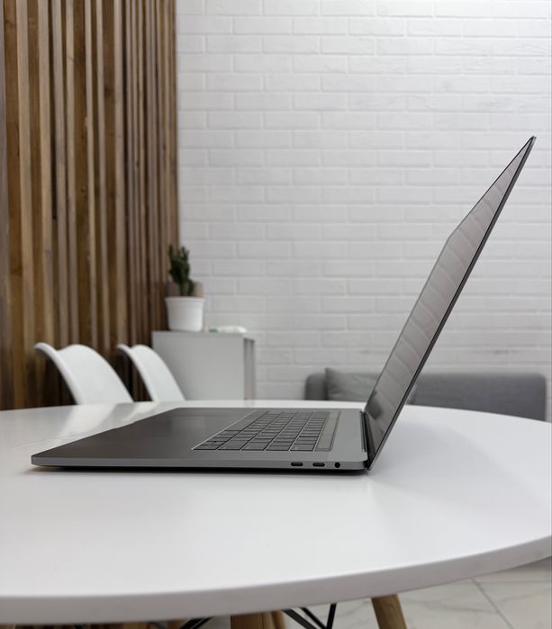 MacBook pro 15 [2019]