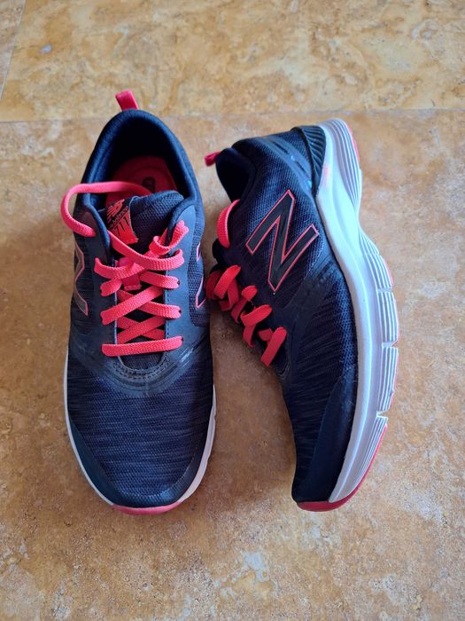 Vând adidași New Balance 38